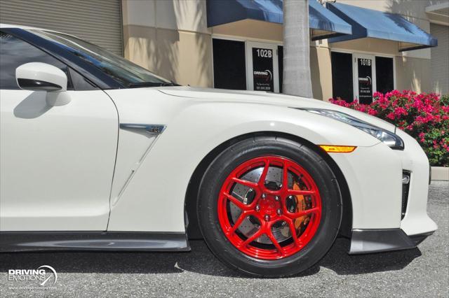 Photo of 2019 Pearl White Tricoat Nissan GT-R