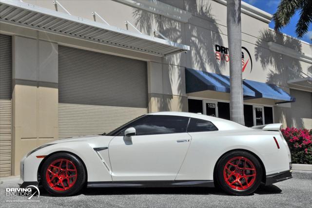 Photo of 2019 Pearl White Tricoat Nissan GT-R