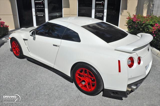 Photo of 2019 Pearl White Tricoat Nissan GT-R