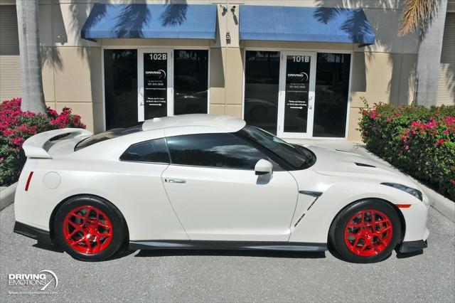 Photo of 2019 Pearl White Tricoat Nissan GT-R