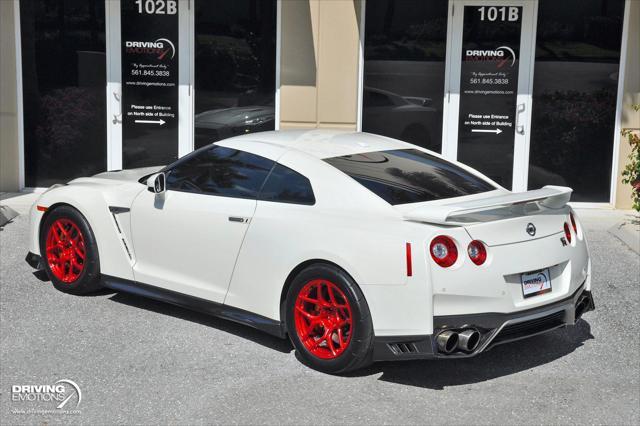 Photo of 2019 Pearl White Tricoat Nissan GT-R