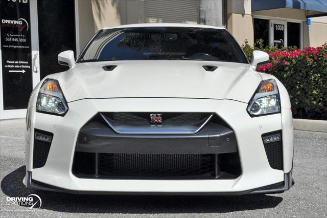 Photo of 2019 Pearl White Tricoat Nissan GT-R