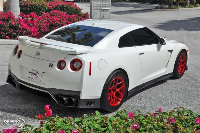 Photo of 2019 Pearl White Tricoat Nissan GT-R
