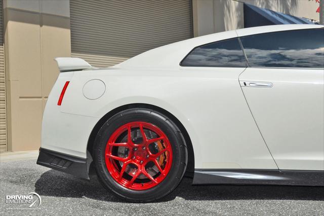 Photo of 2019 Pearl White Tricoat Nissan GT-R