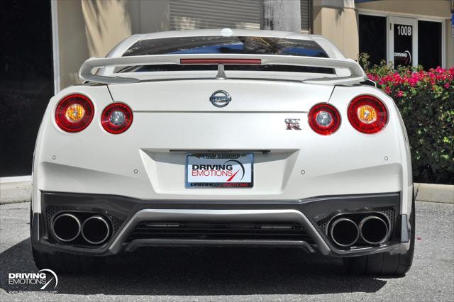 Photo of 2019 Pearl White Tricoat Nissan GT-R