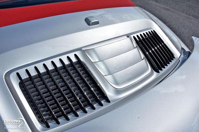 Photo of 2018 Rhodium Silver Metallic Porsche 911