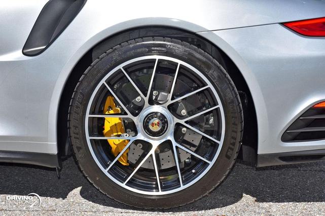 Photo of 2018 Rhodium Silver Metallic Porsche 911