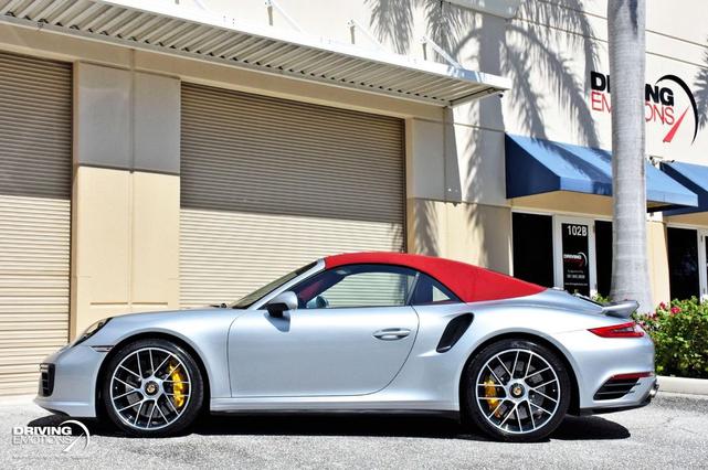 Photo of 2018 Rhodium Silver Metallic Porsche 911