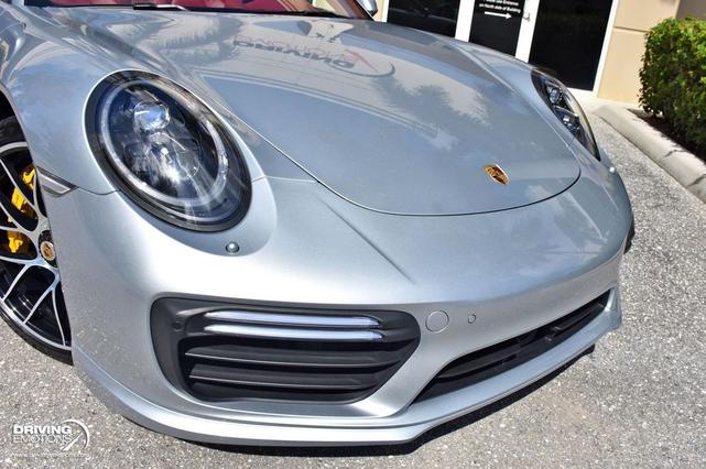 Photo of 2018 Rhodium Silver Metallic Porsche 911