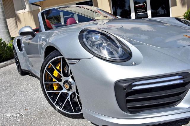 Photo of 2018 Rhodium Silver Metallic Porsche 911