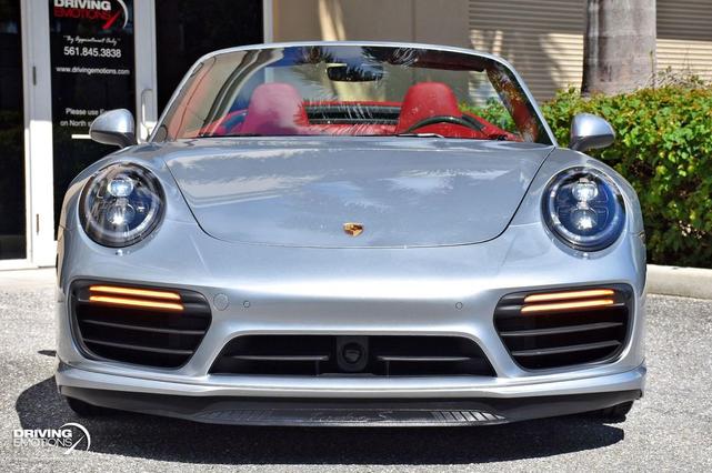 Photo of 2018 Rhodium Silver Metallic Porsche 911