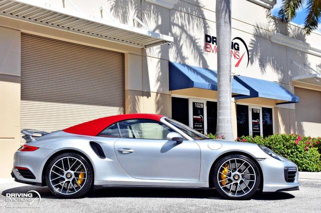 Photo of 2018 Rhodium Silver Metallic Porsche 911