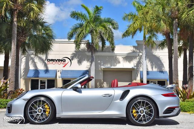 Photo of 2018 Rhodium Silver Metallic Porsche 911