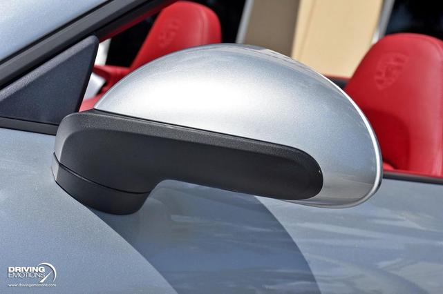 Photo of 2018 Rhodium Silver Metallic Porsche 911
