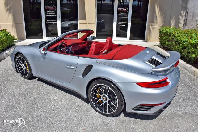 Photo of 2018 Rhodium Silver Metallic Porsche 911