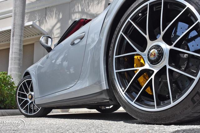 Photo of 2018 Rhodium Silver Metallic Porsche 911