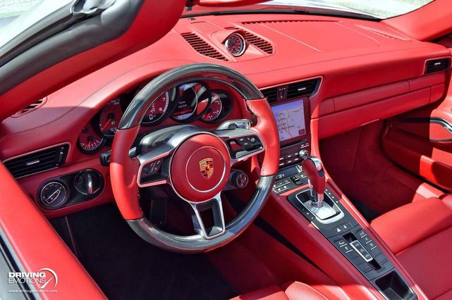 Photo of 2018 Rhodium Silver Metallic Porsche 911