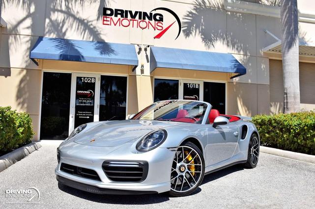 Photo of 2018 Rhodium Silver Metallic Porsche 911