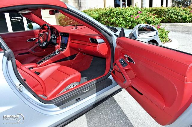 Photo of 2018 Rhodium Silver Metallic Porsche 911