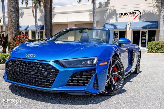 Photo of 2023 Ara Blue Crystal Effect Audi R8
