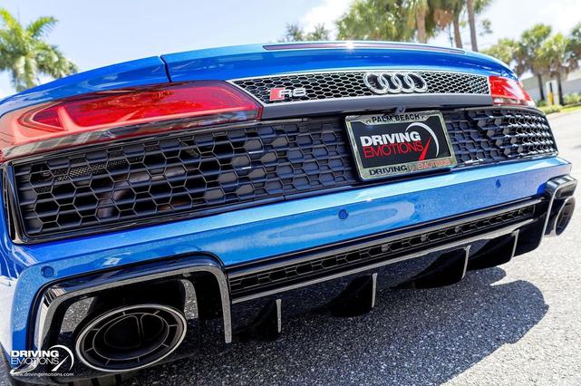 Photo of 2023 Ara Blue Crystal Effect Audi R8
