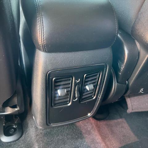 Photo of 2015 Bright White Clearcoat Dodge Durango
