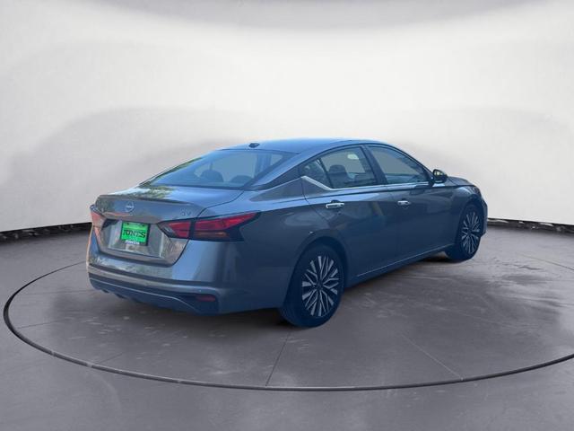 Photo of 2024 Gun Metallic Nissan Altima