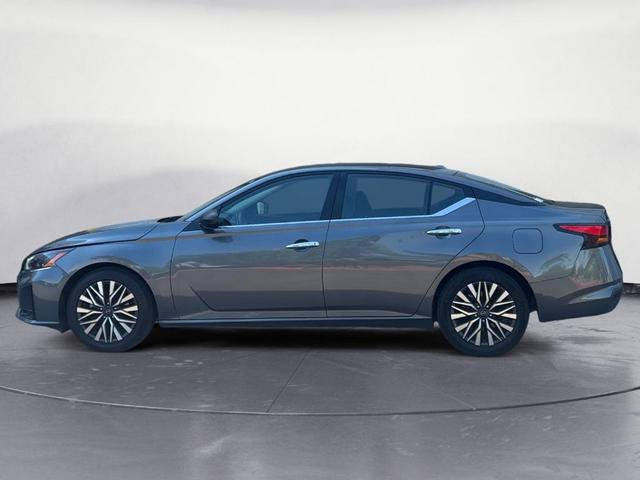 Photo of 2024 Gun Metallic Nissan Altima
