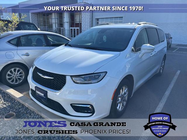 Photo of 2022 Bright White Clearcoat Chrysler Pacifica