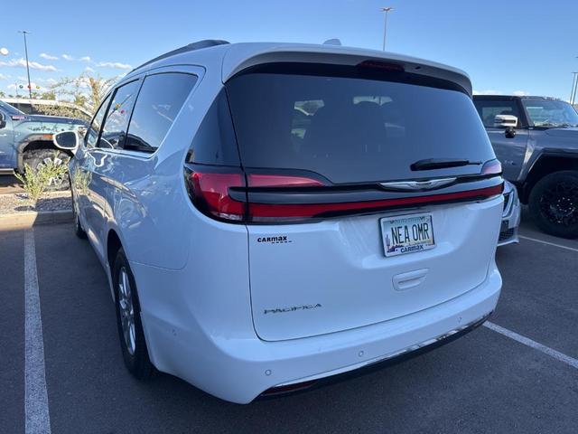 Photo of 2022 Bright White Clearcoat Chrysler Pacifica