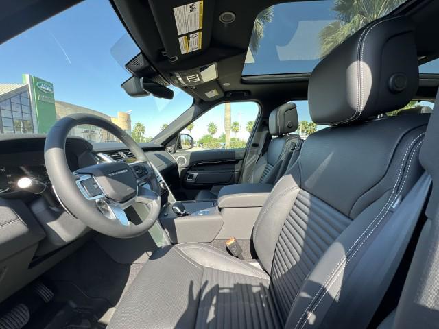 Photo of 2025 Charente Grey Premium Metallic Land Rover Discovery
