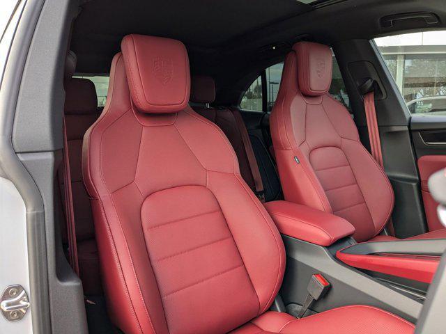 Photo of 2025 Ice Grey Metallic Porsche Macan