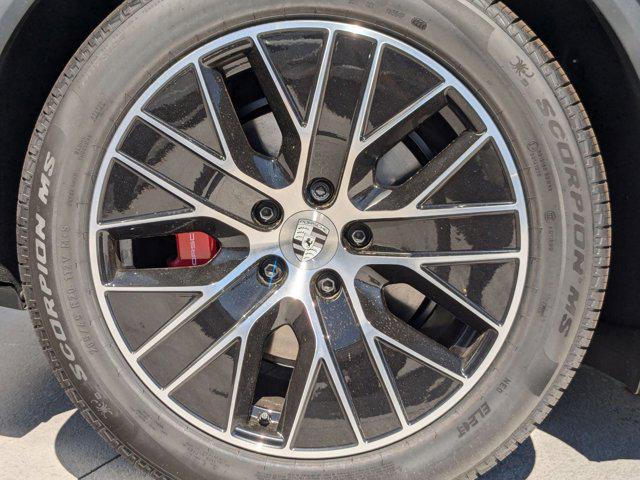 Photo of 2025 Ice Grey Metallic Porsche Macan