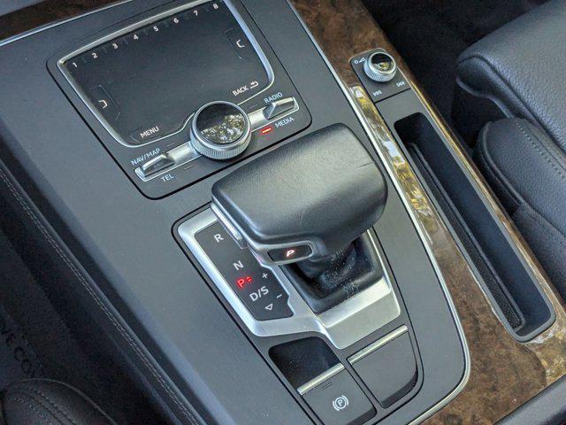 Photo of 2019 Glacier White Metallic Audi Q5
