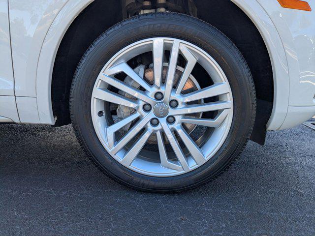 Photo of 2019 Glacier White Metallic Audi Q5