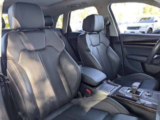 Photo of 2019 Glacier White Metallic Audi Q5
