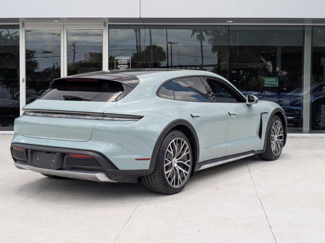 Photo of 2025 Shade Green Metall Porsche Taycan