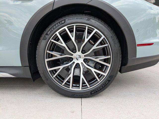 Photo of 2025 Shade Green Metall Porsche Taycan