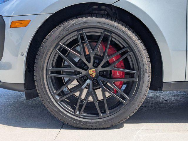 Photo of 2023 Silver/Gray Porsche Macan