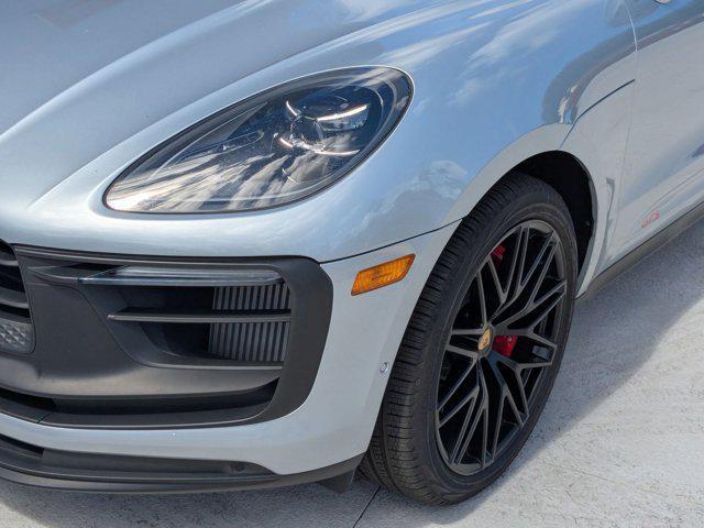 Photo of 2023 Silver/Gray Porsche Macan