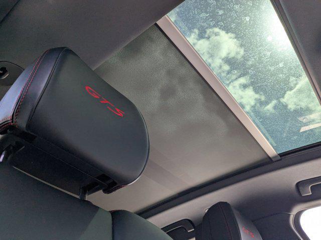 Photo of 2023 Silver/Gray Porsche Macan