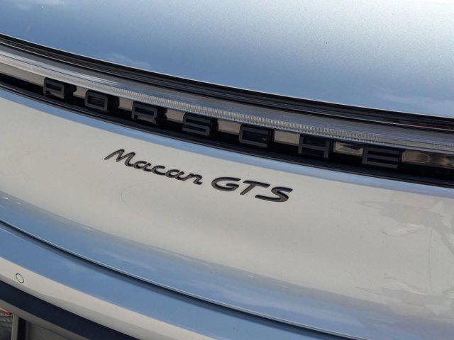 Photo of 2023 Silver/Gray Porsche Macan