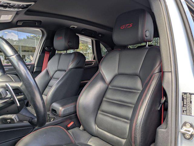 Photo of 2023 Silver/Gray Porsche Macan
