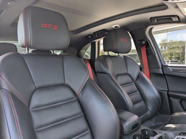 Photo of 2023 Silver/Gray Porsche Macan