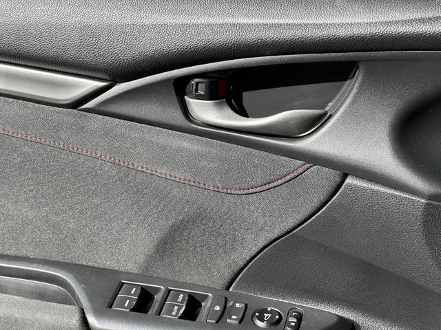 Photo of 2019 Platinum White Pearl Honda Civic Si