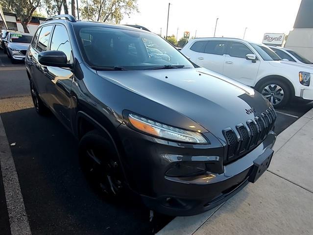 Photo of 2016 Granite Crystal Clearcoat Metallic Jeep Cherokee