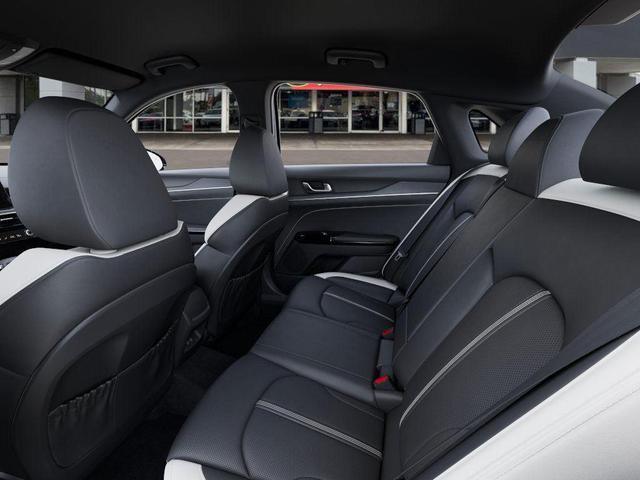 Photo of 2025 Wolf Gray Kia K5