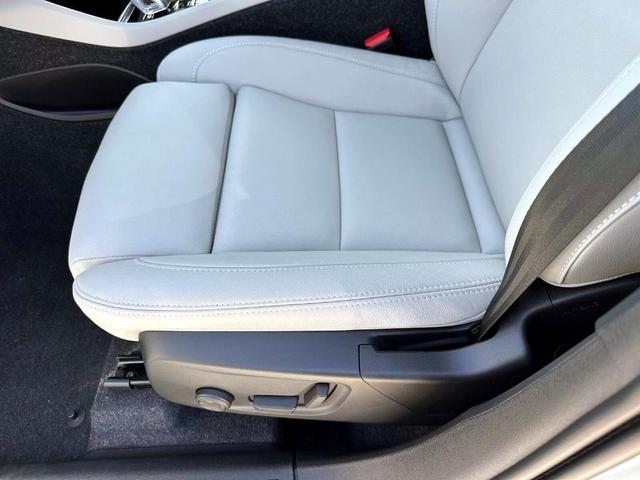 Photo of 2025 Crystal White Pearl Volvo XC40