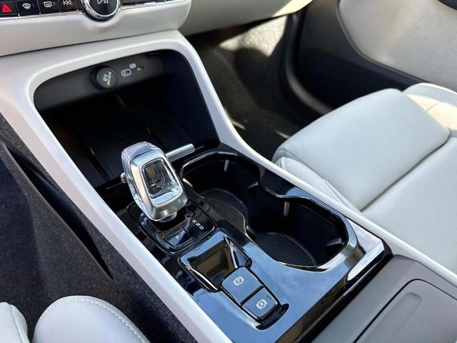 Photo of 2025 Crystal White Pearl Volvo XC40