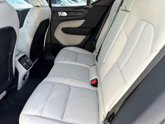 Photo of 2025 Crystal White Pearl Volvo XC40